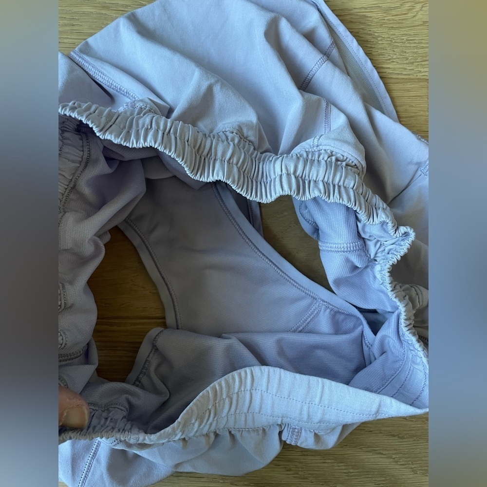 ๐ Lululemon ๐ Hotty Hot LR Shorts ๐ Size 8 - Picture 8 of 10